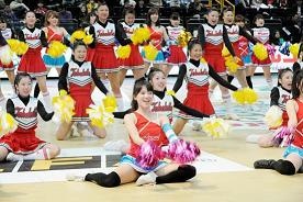 写真中央に本学学生