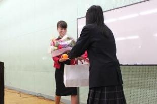 最後に生徒さんから花束をいただきました