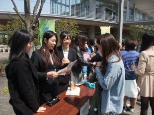 入部希望者に対して丁寧に説明する姿が見られました。