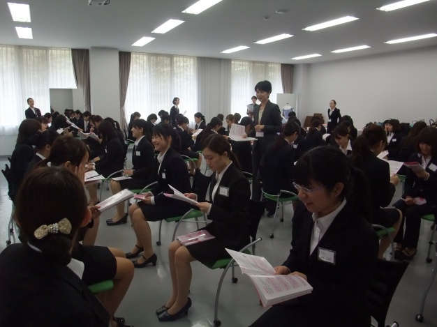 電話応対の練習。敬語はムズカシイ。