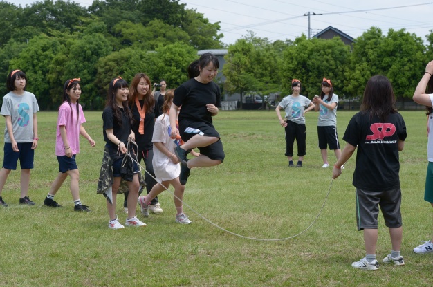 長縄、懐かしい～♪　みんなでワイワイ楽しくジャンプ！