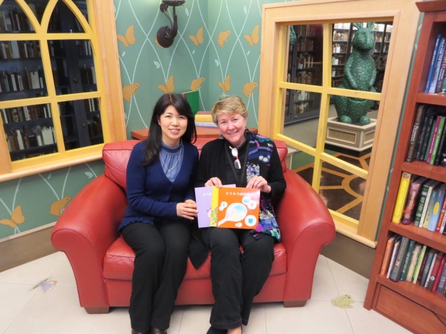 森川専門ゼミ作成の絵本を置いて頂けることになったプリンストン大学図書館児童コーナー