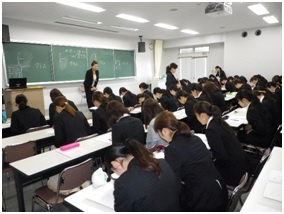 「座礼」練習の様子