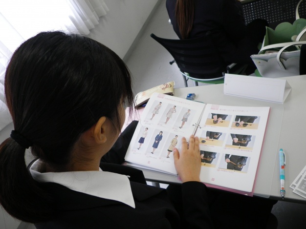 【授業風景１】オリジナルテキストを使っている様子