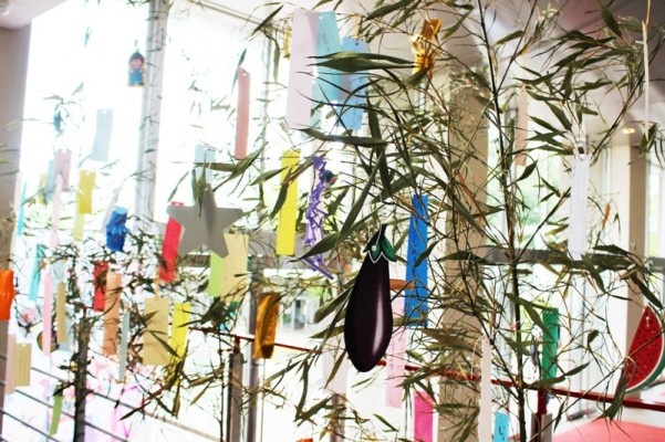 短冊コーナーにみんなの願いを飾りました