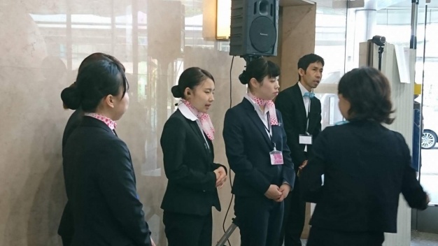 事前打ち合わせに真剣な表情の１年生