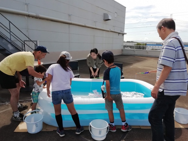 さかなつりはちびっ子たちに大人気！