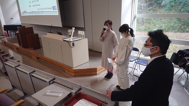 質問者の椎名さんと回答者のOG赤瀬さん、上野さん